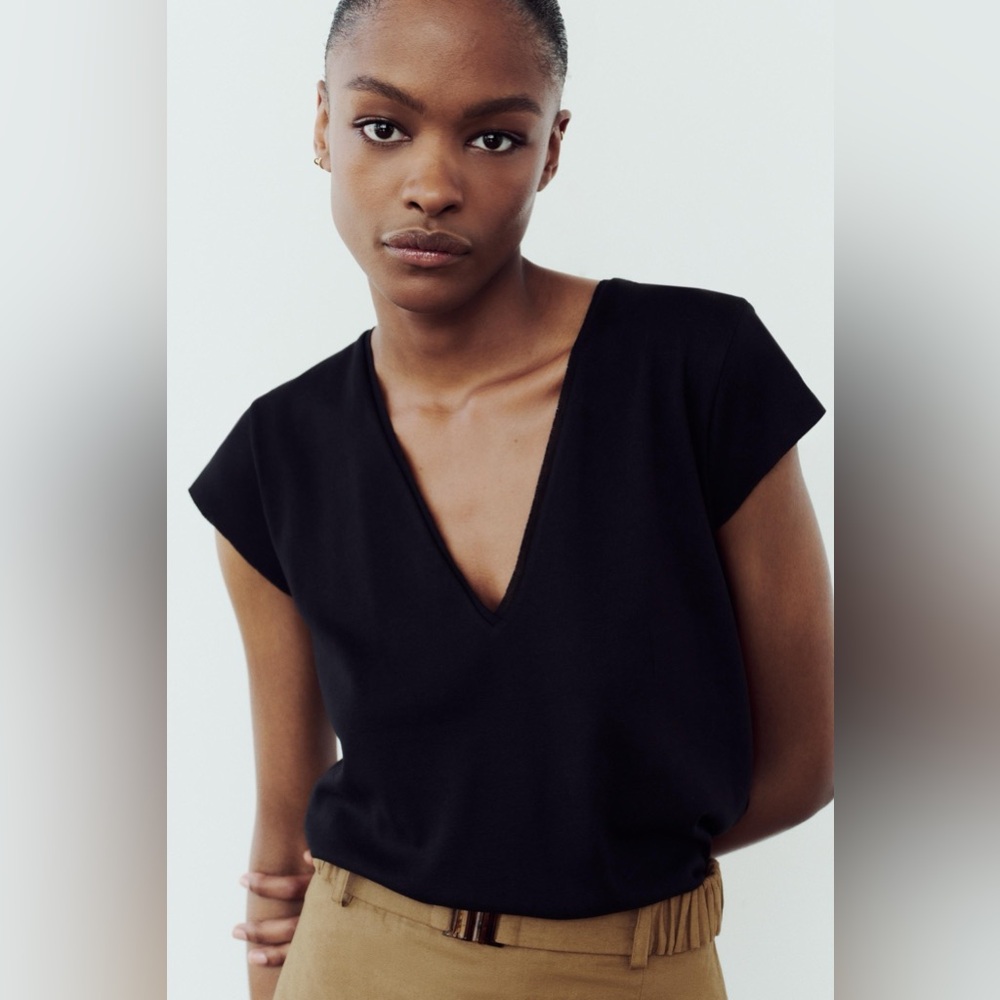 Zara Ribbed V-Neck Top - Size‎ Small 🖤✨
